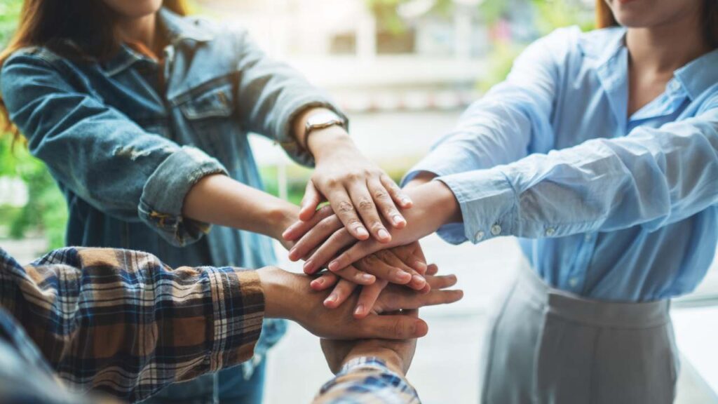 Top Benefits of Joining a Sober House California Community