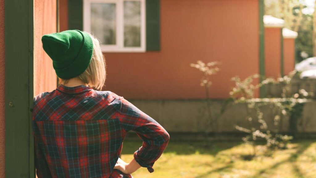 Understanding the Key Difference Between Halfway House and Sober Living